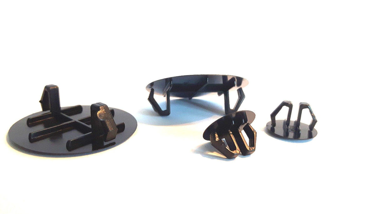 4 Abdeckkappen, Kunststoff, schwarz, mit Feder, wieder lösbar, für Bohrungen - Klama - Möbelzubehör